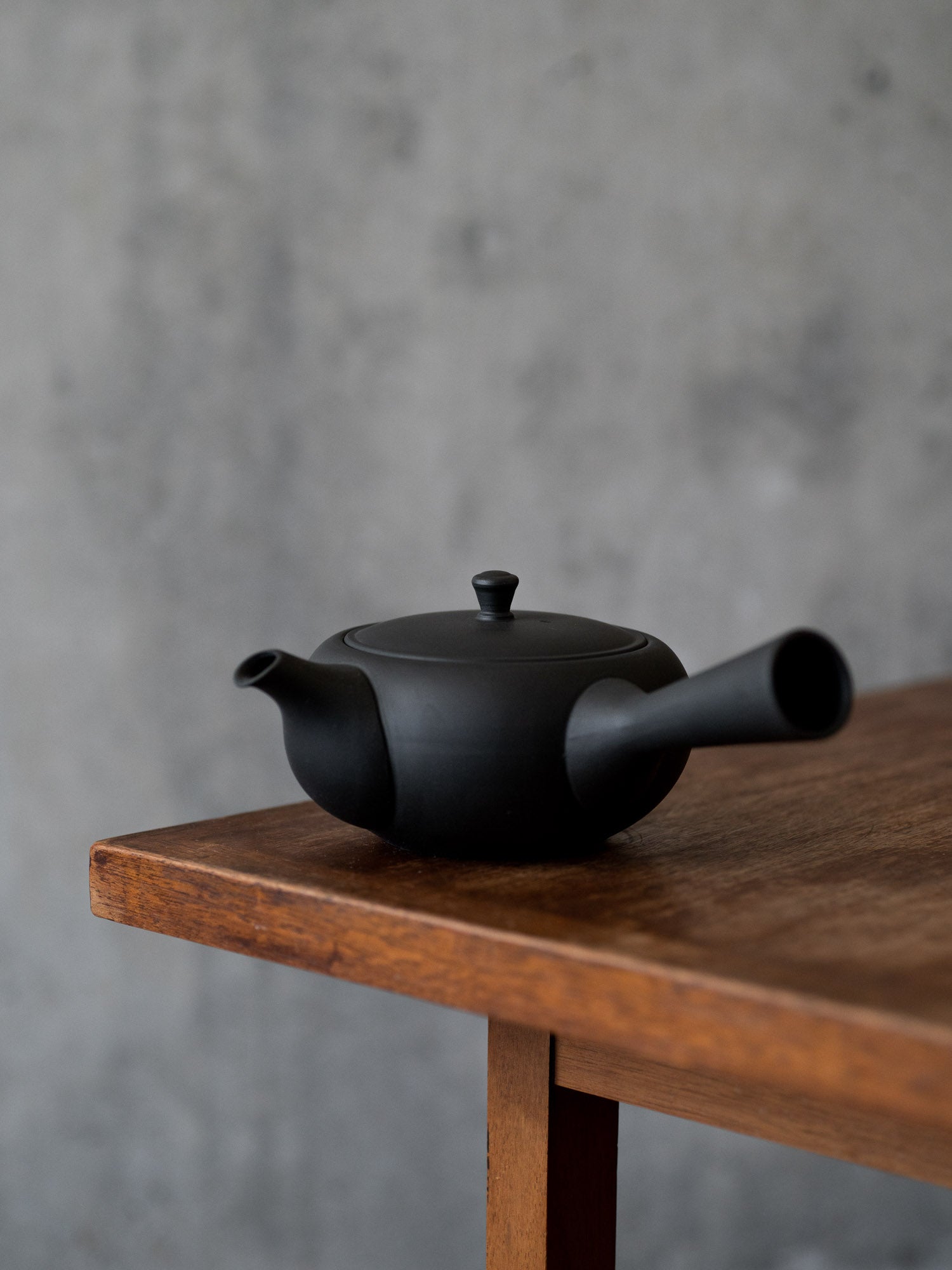 Oval Teapot with Side Handle