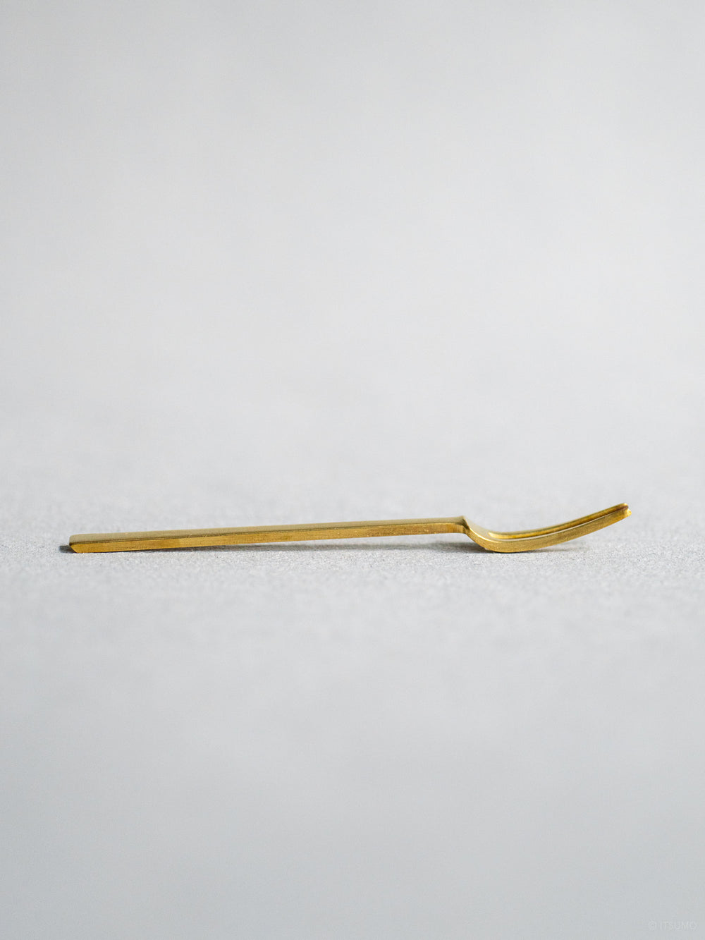 Side view of Azmaya hime brass cheese fork