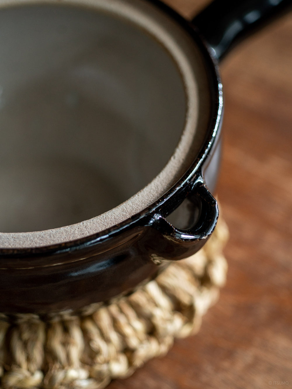 Close up side detail of Azmaya's iga yukihira pot in kuroame glaze