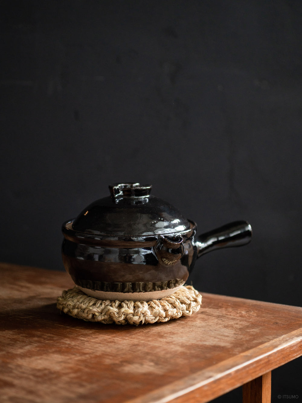 Azmaya's Iga yukihira pot in kuroame glaze