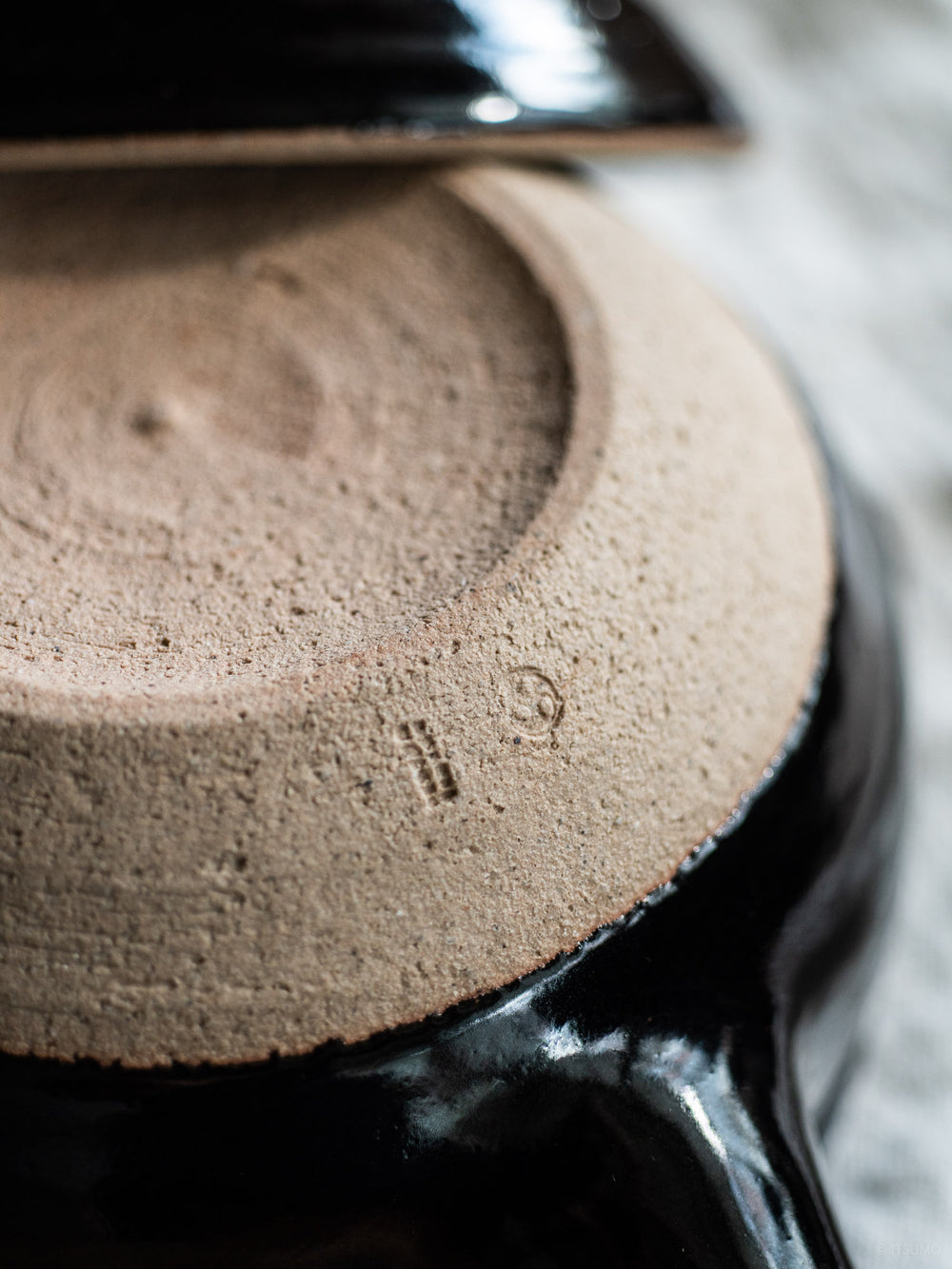 Bottom of Azmaya's iga yukihira pot showing the unglazed bottom and ceramic stamp