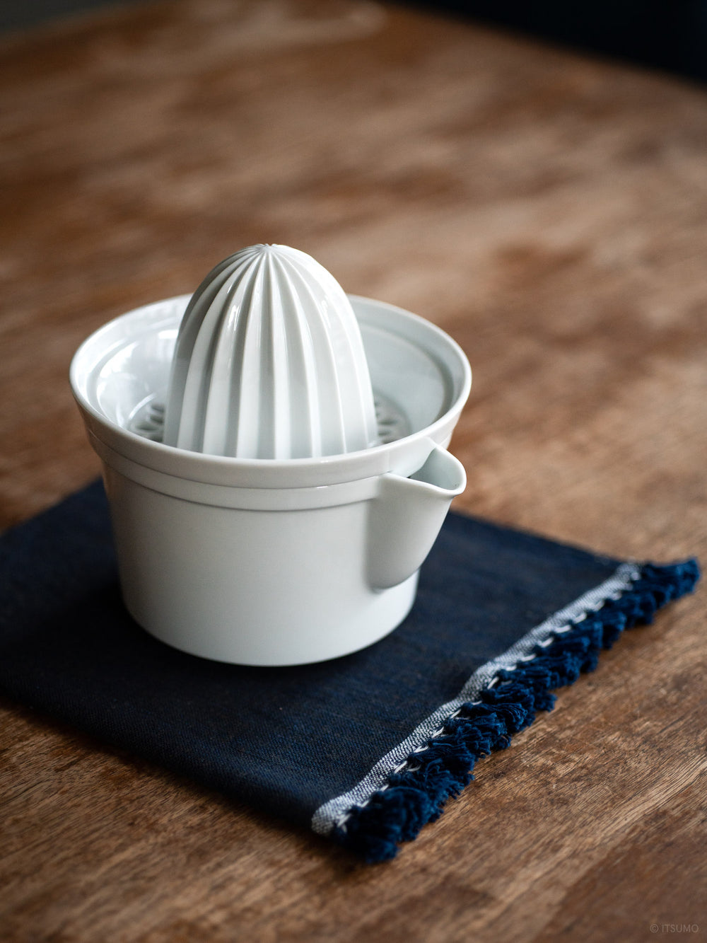 Azmaya large porcelain citrus juicer with spout and removable lid designed for oranges and grapefruits