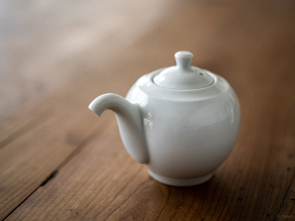 Azmaya white porcelain soy sauce pot