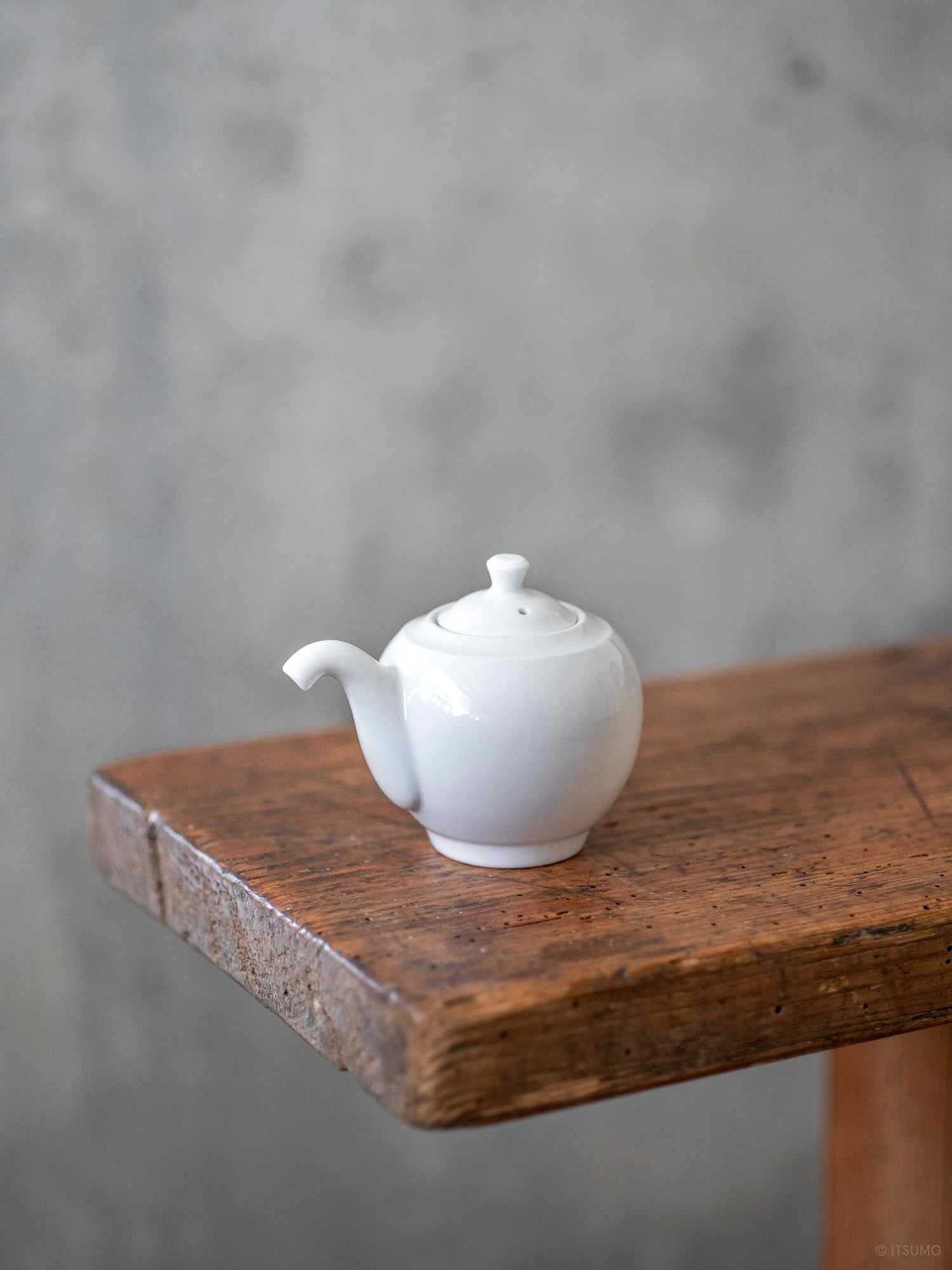 Azmaya white porcelain soy sauce pot made in Japan