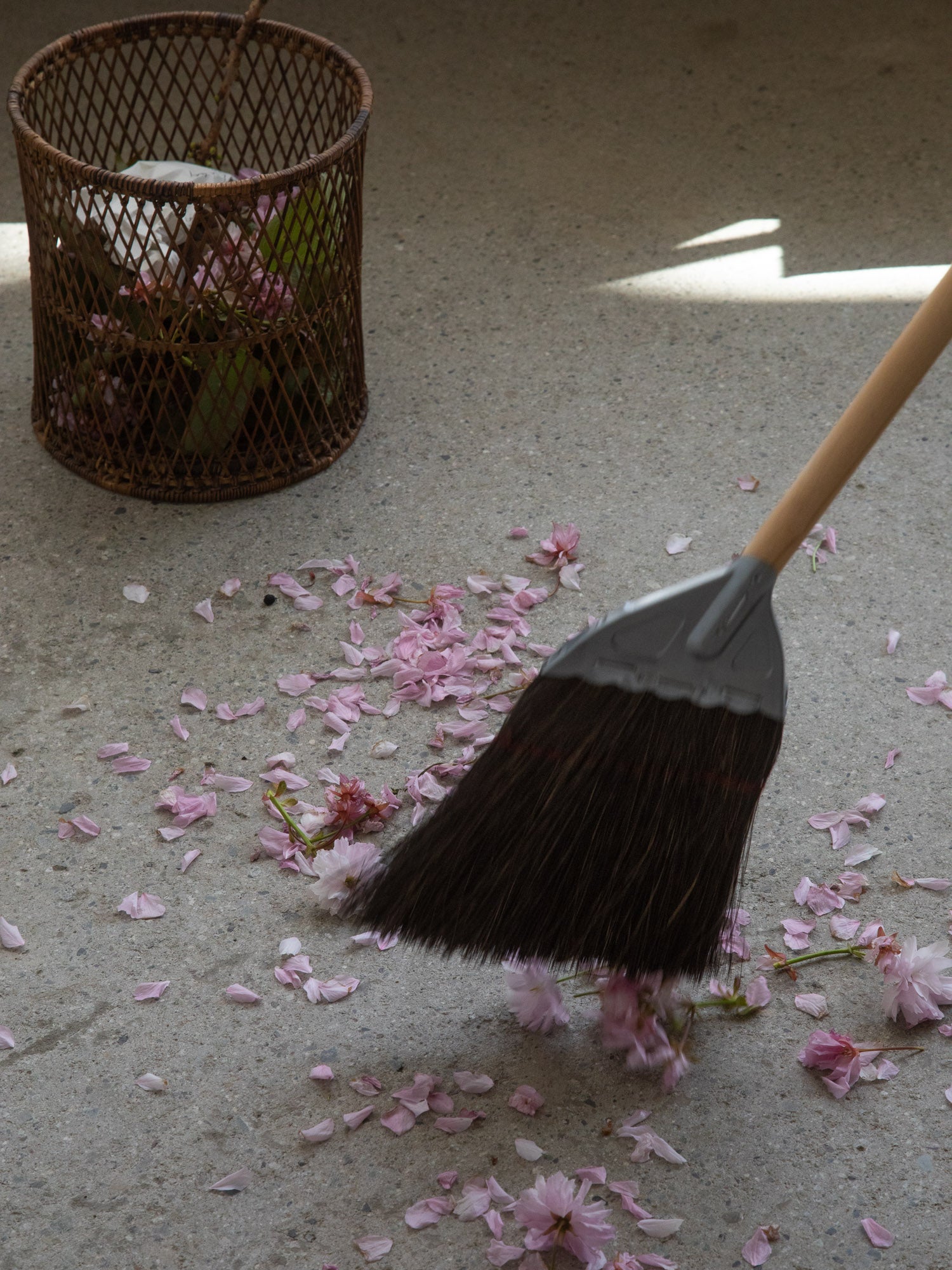 Black Shida Broom – Long Handle