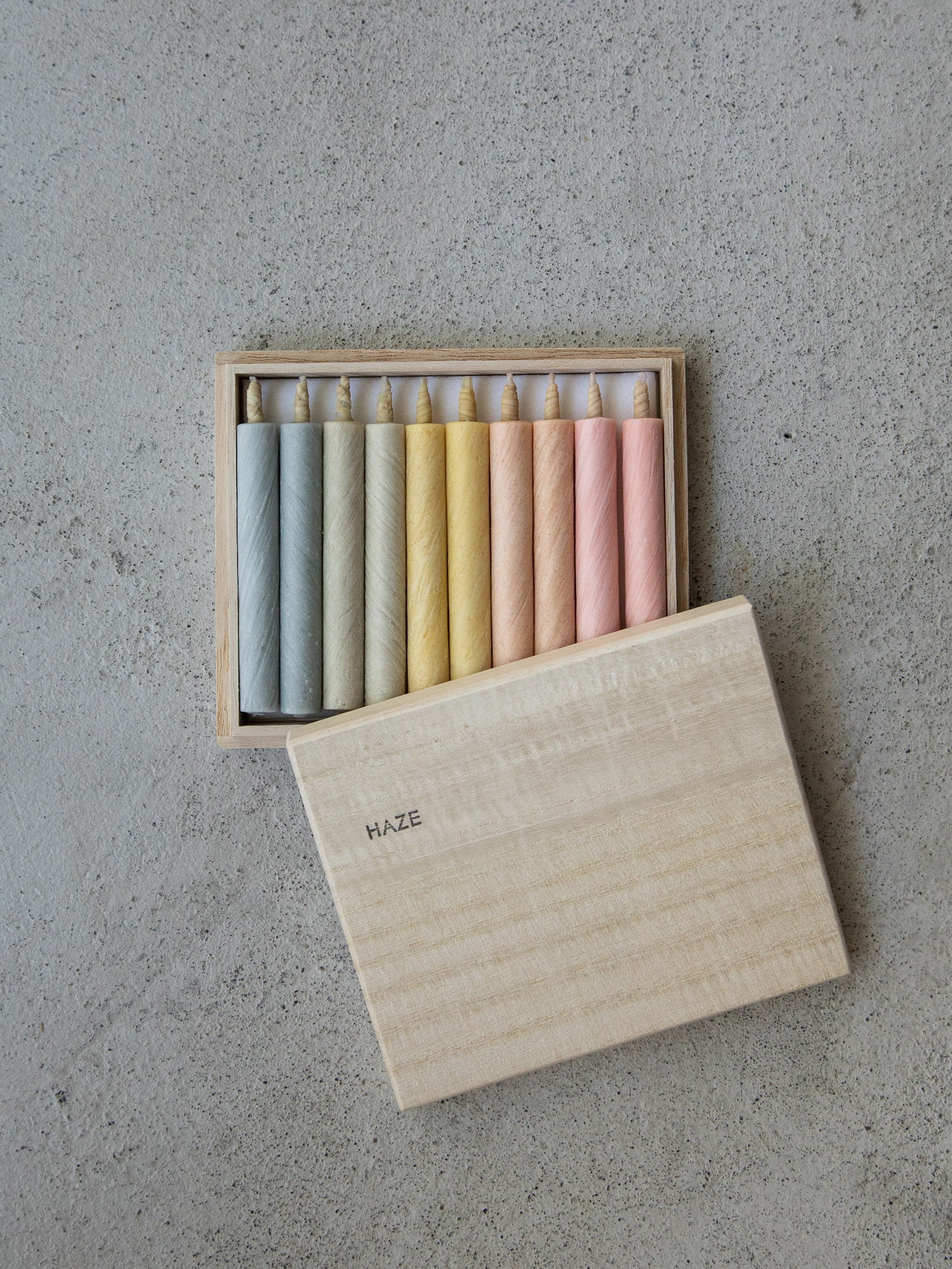 Kusaki Plant Dye Candle 10