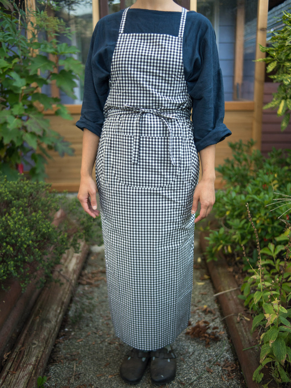Homspun Apron – Gingham Black