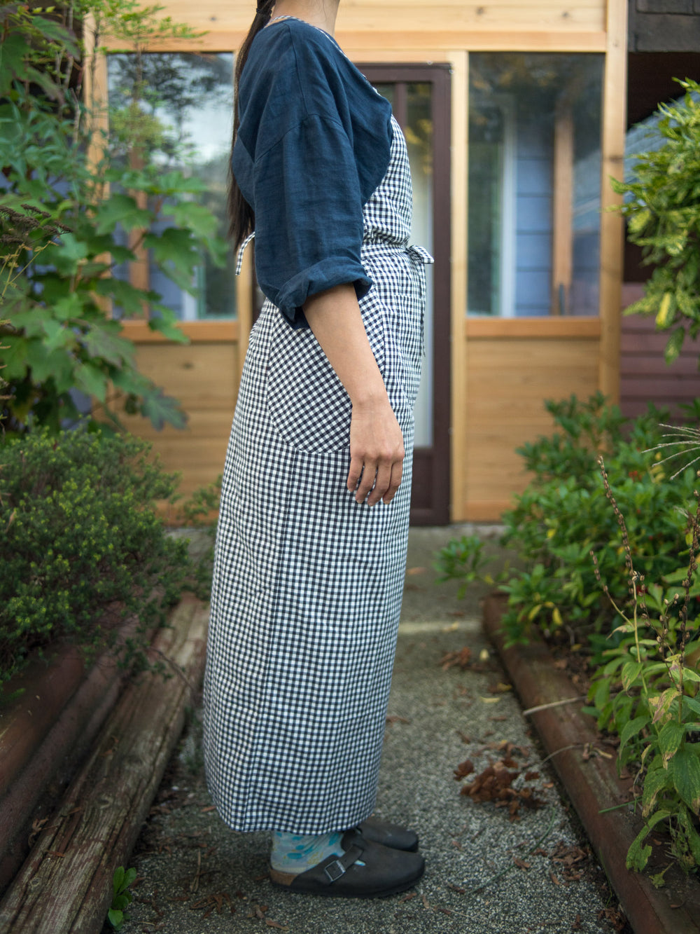 Homspun Apron – Gingham Black