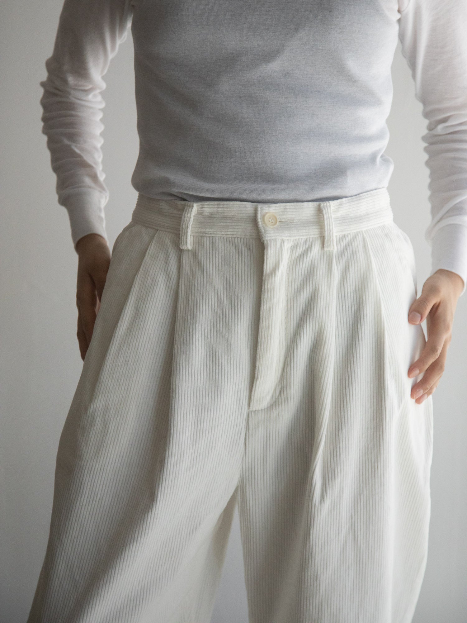 Corduroy Tuck Pants - White