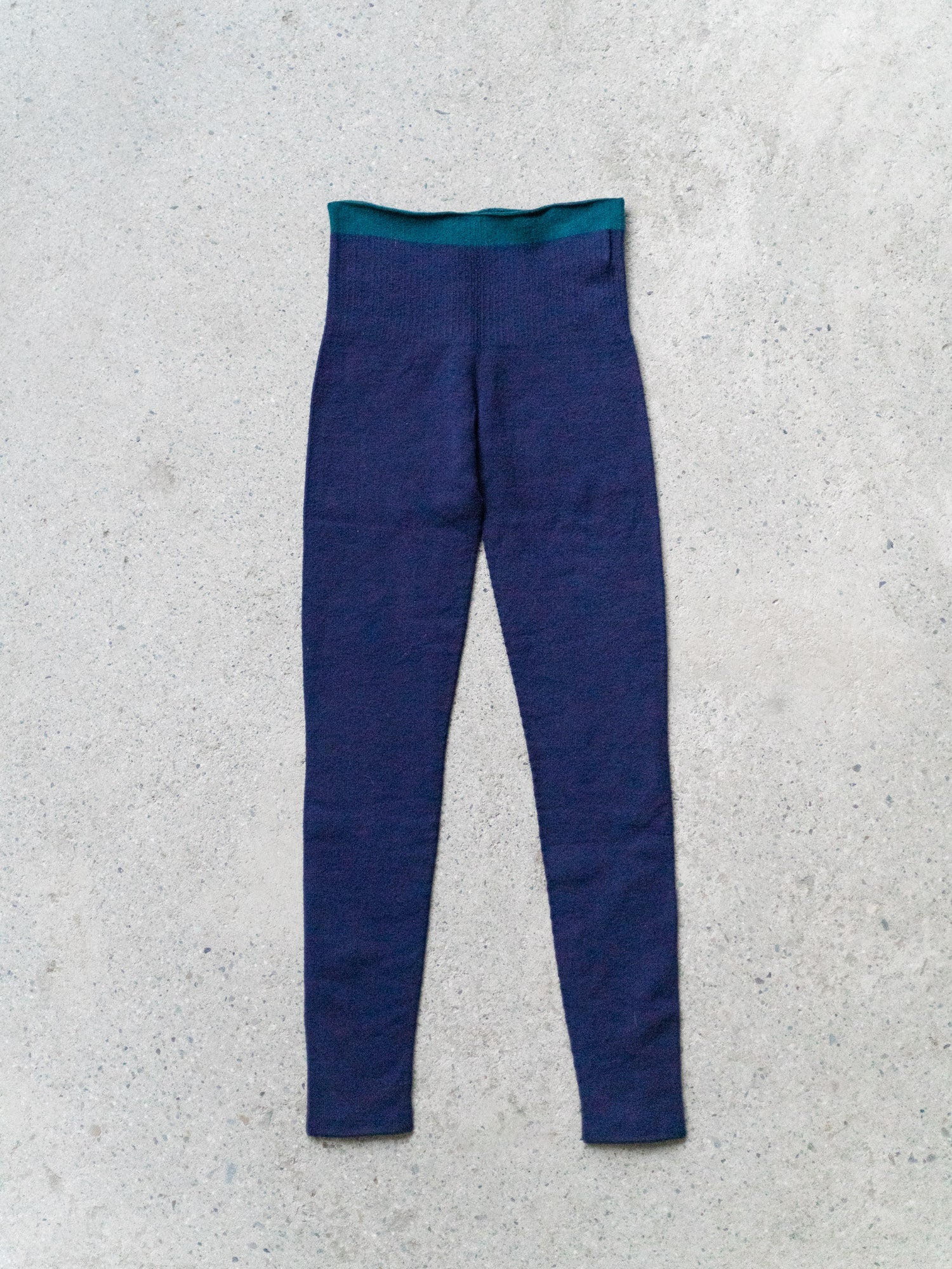 http://itsumo.ca/cdn/shop/files/homspun-thick-cotton-leggings-blue-1.jpg?v=1706851513&width=2048