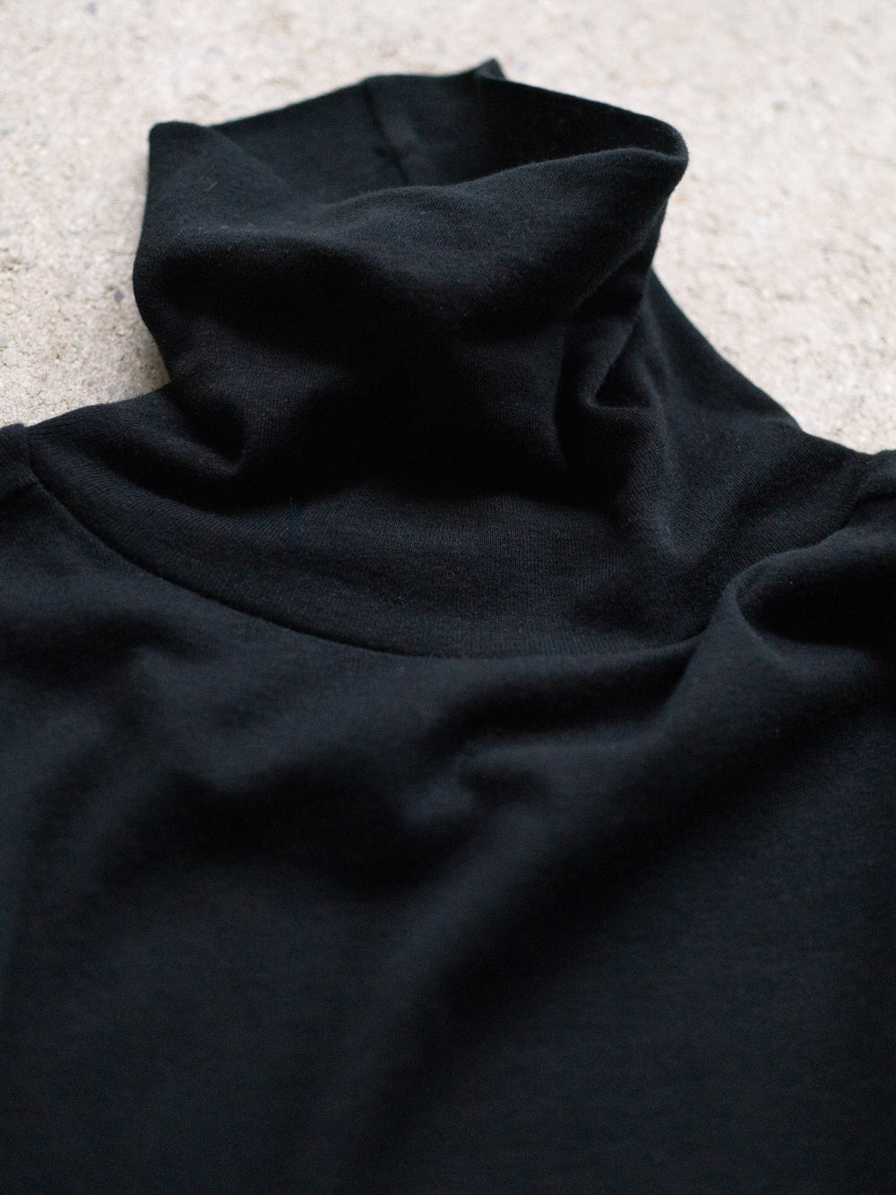 Thin Cotton Turtleneck Shirt - Black