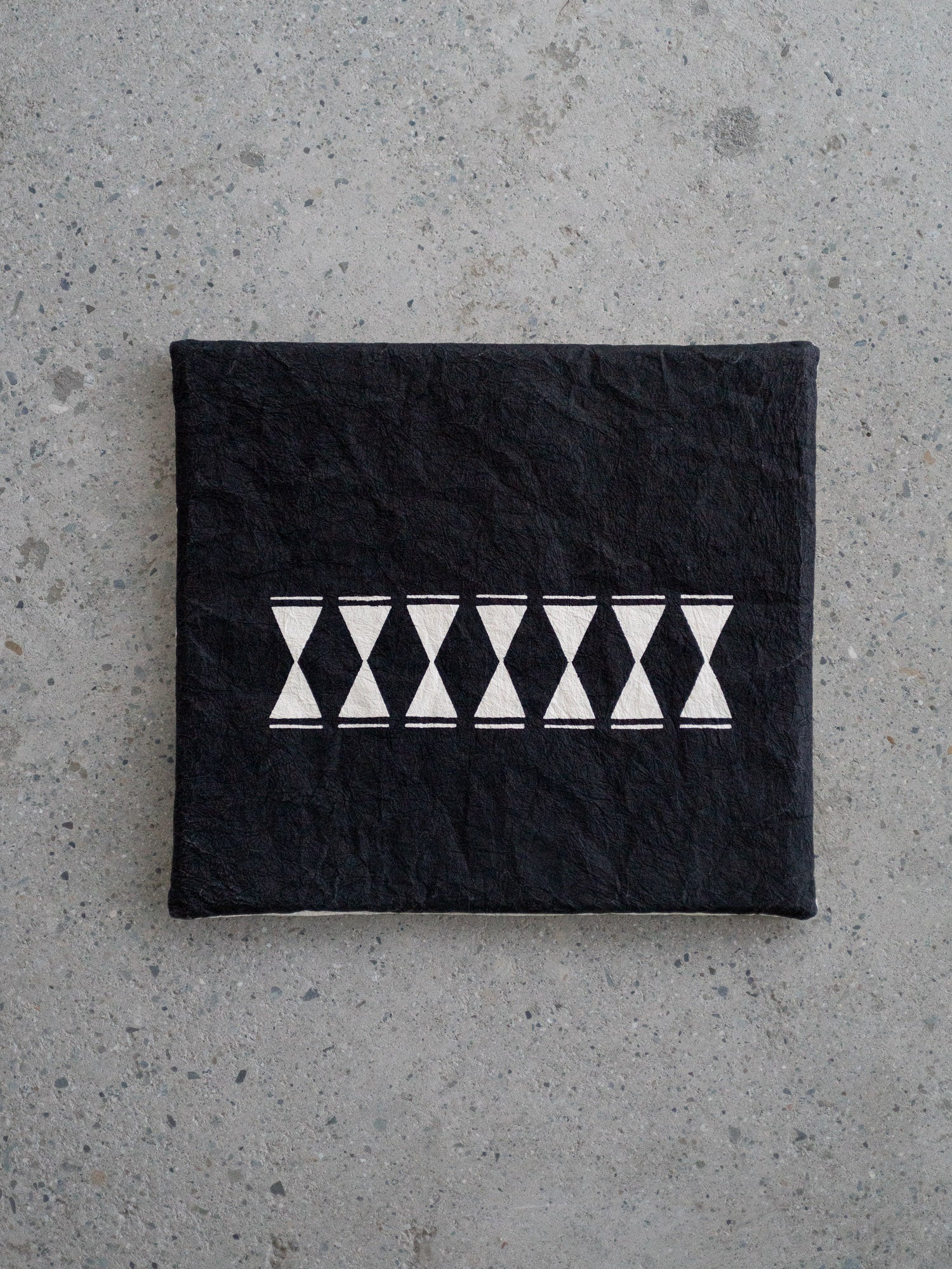 Washi Kakuza Paper Cushion – Black Bird