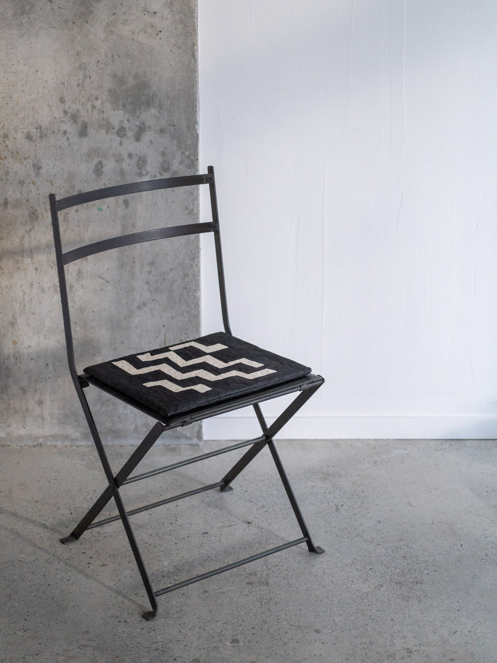 Washi Kakuza Paper Cushion – Design 2 Black
