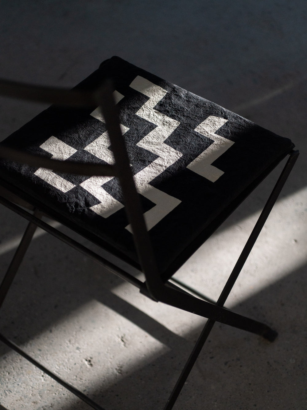 Washi Kakuza Paper Cushion – Design 2 Black