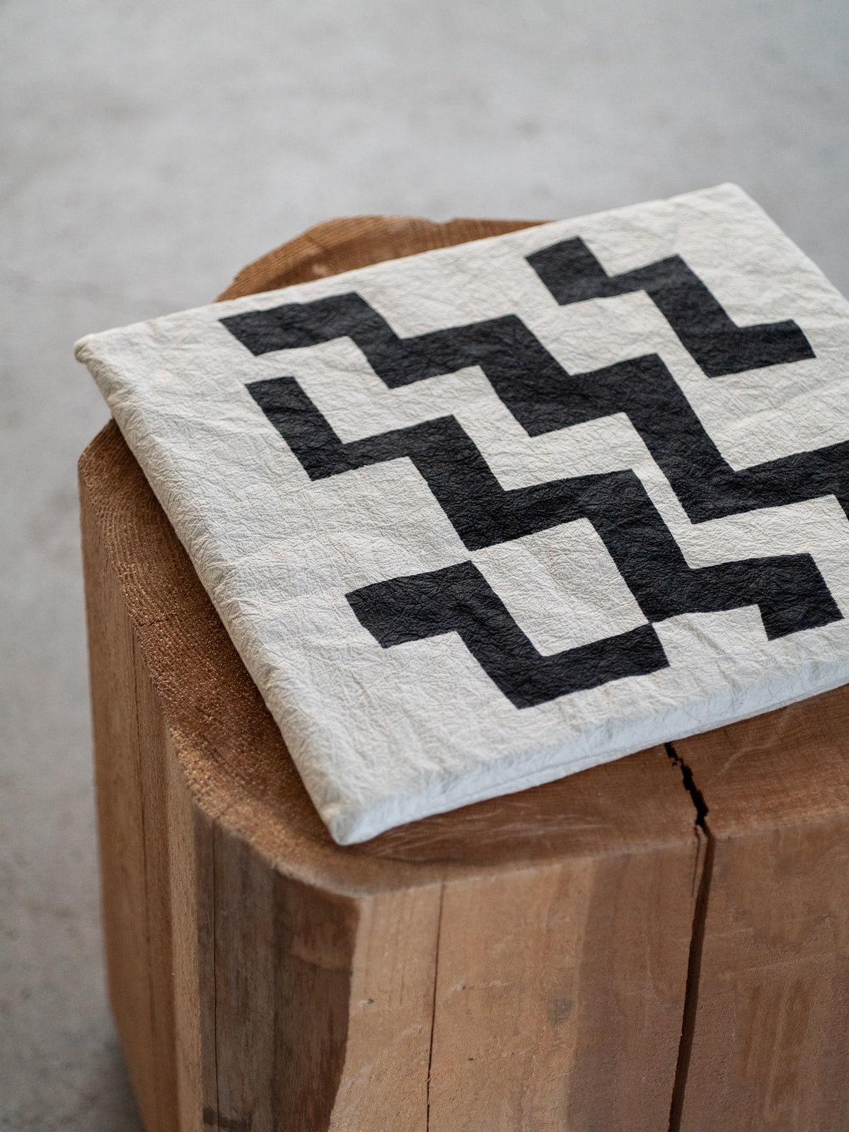 Washi Kakuza Paper Cushion – Design 2 White