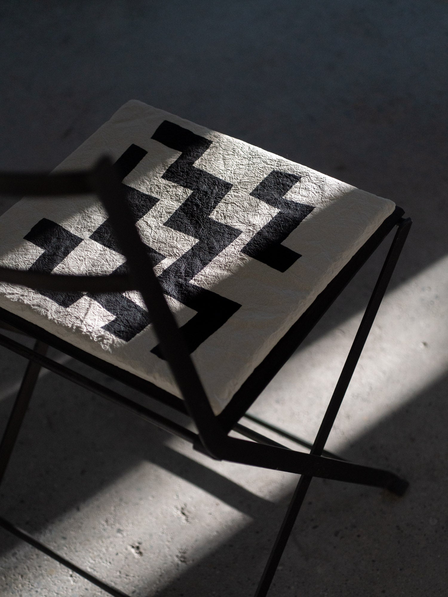 Washi Kakuza Paper Cushion – Design 2 White