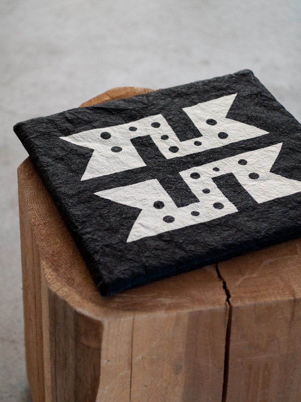 Washi Kakuza Paper Cushion – Design 3 Black