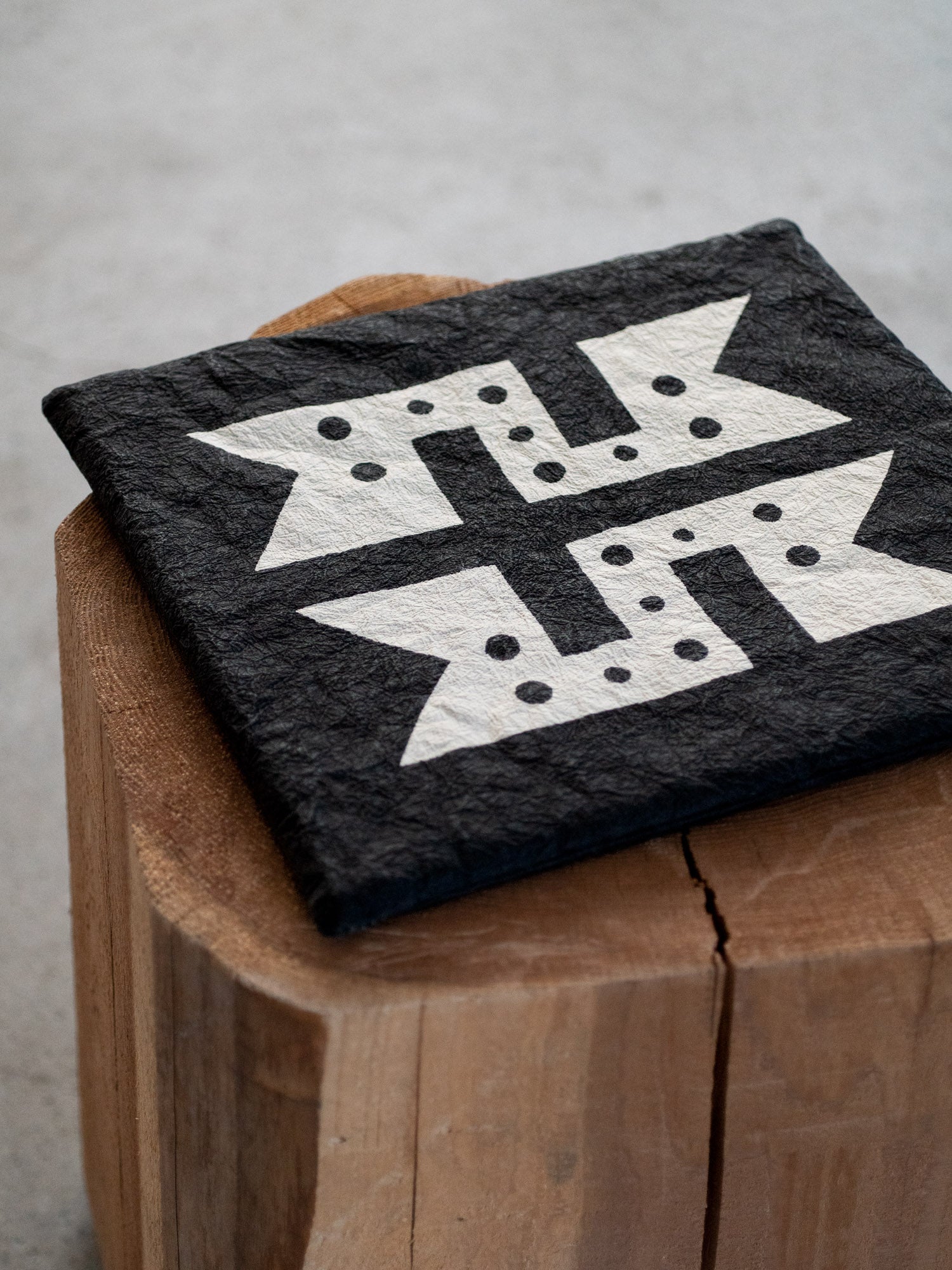 Washi Kakuza Paper Cushion – Design 3 Black