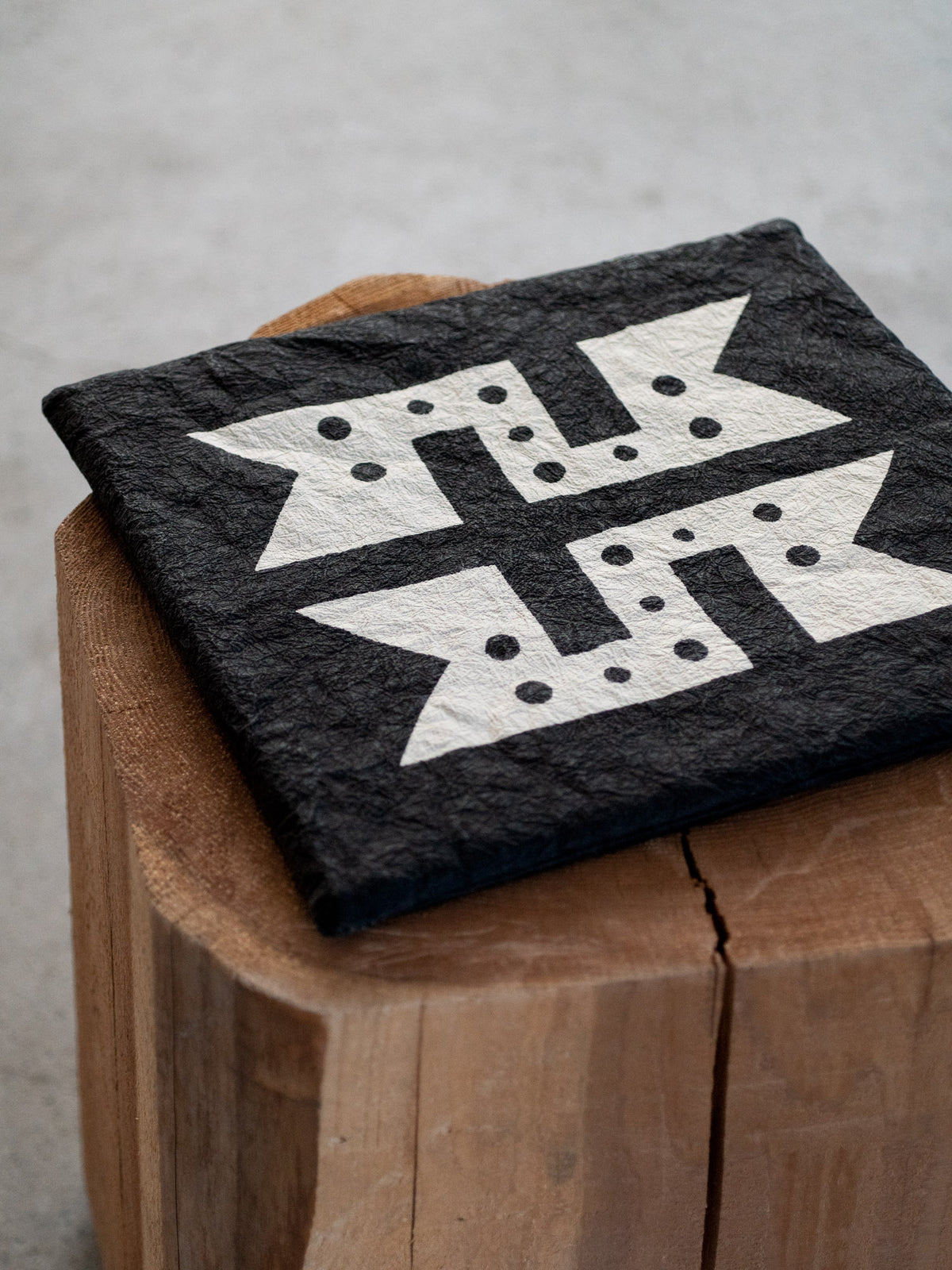 Washi Kakuza Paper Cushion – Design 3 Black