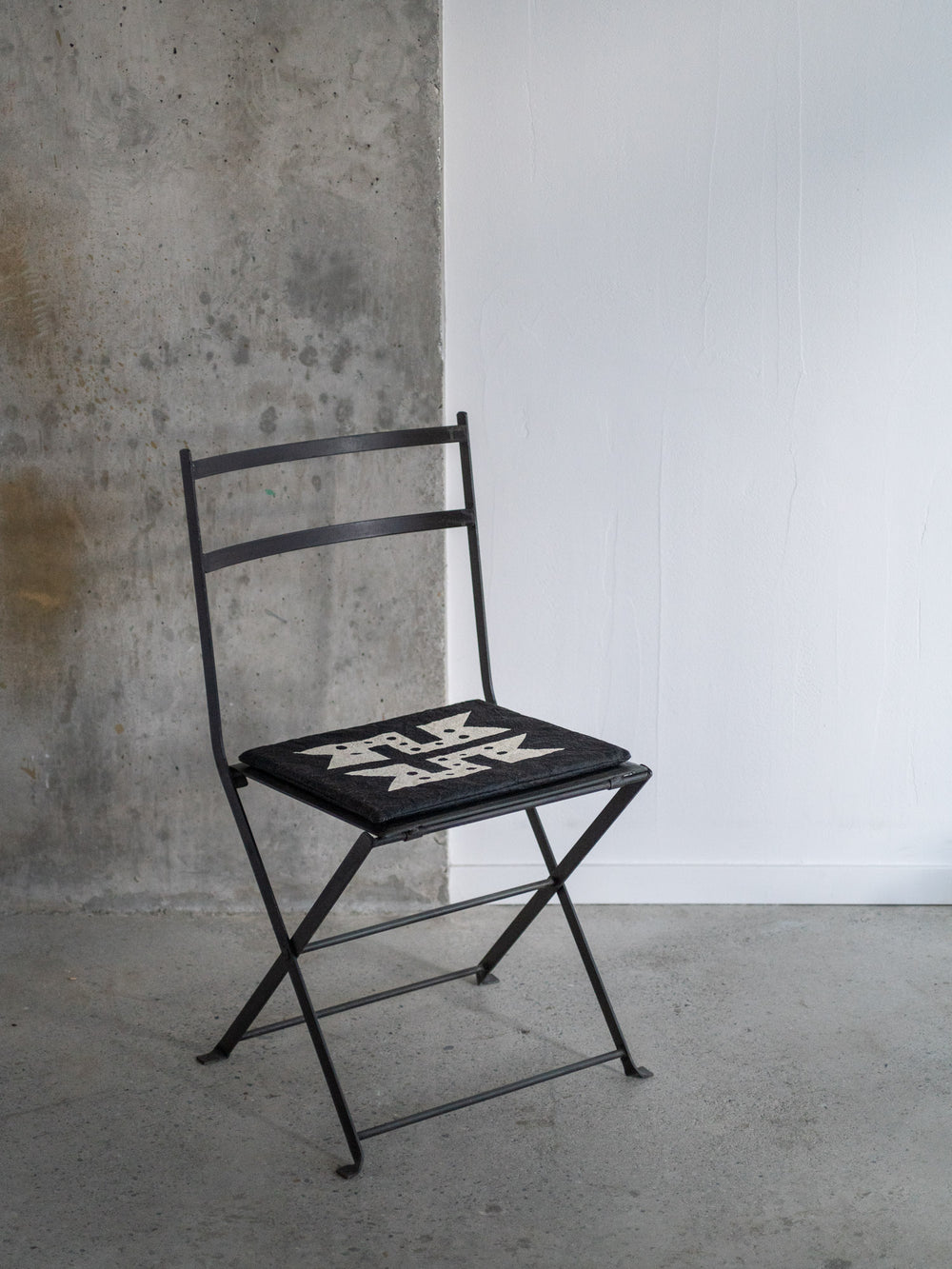 Washi Kakuza Paper Cushion – Design 3 Black