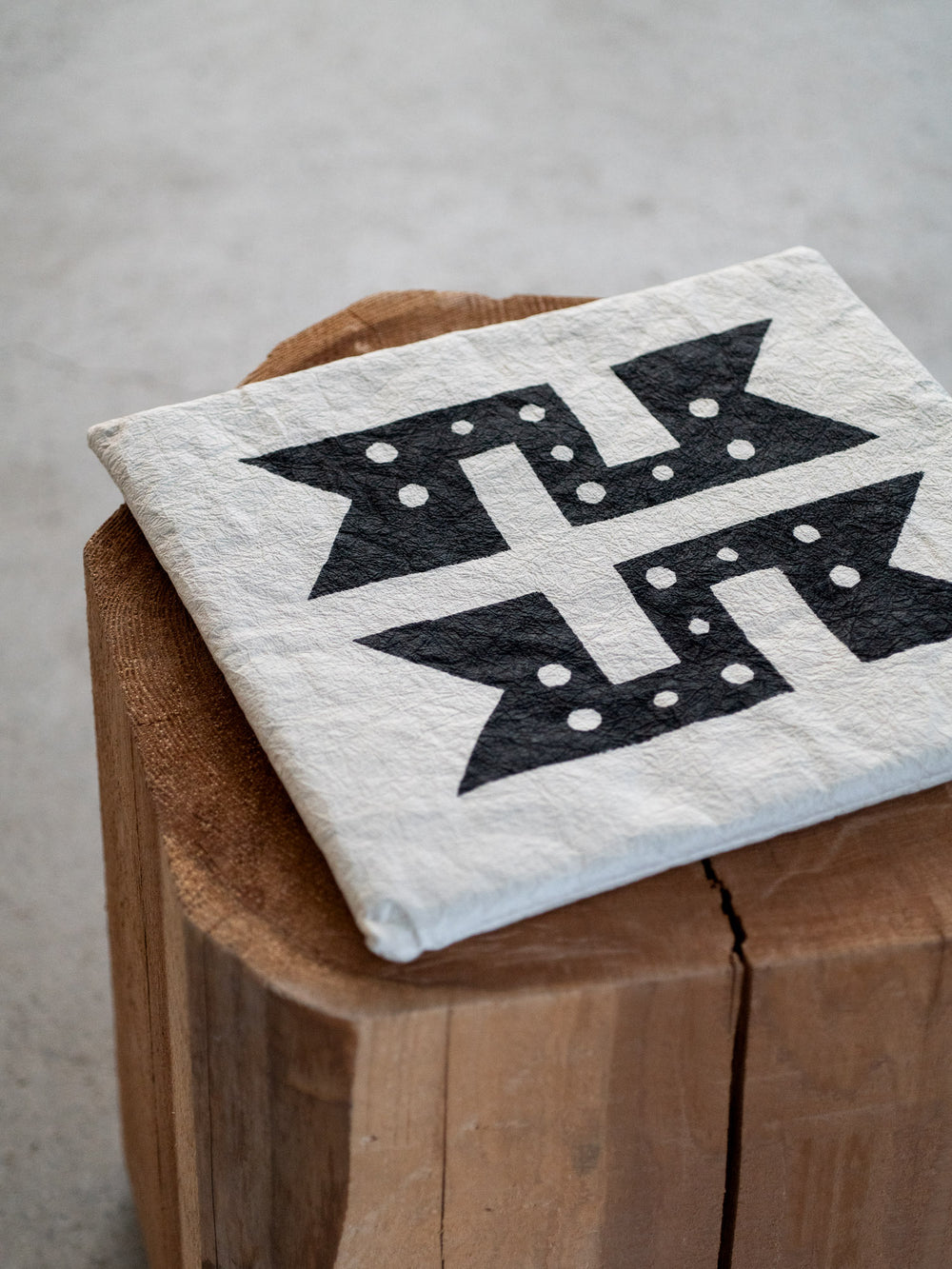 Washi Kakuza Paper Cushion – Design 3 White