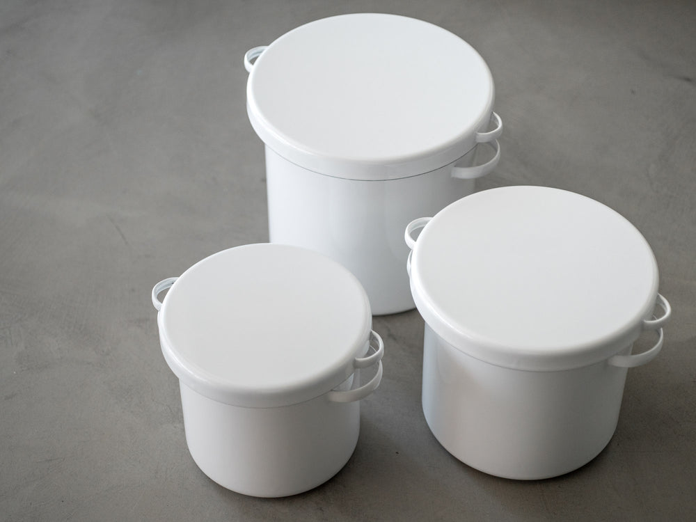 Noda Horo Enamel Round Stocker