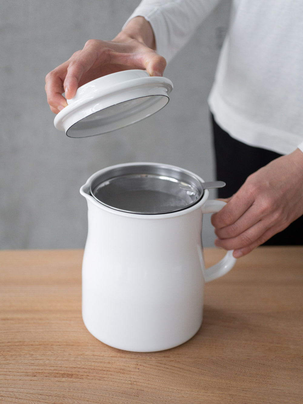 Rokapo Enamel Oil Filtering Pot