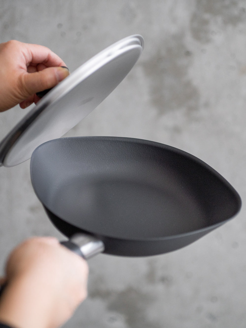 Sori Yanagi Magma Plate Iron Frying Pan – 25 cm