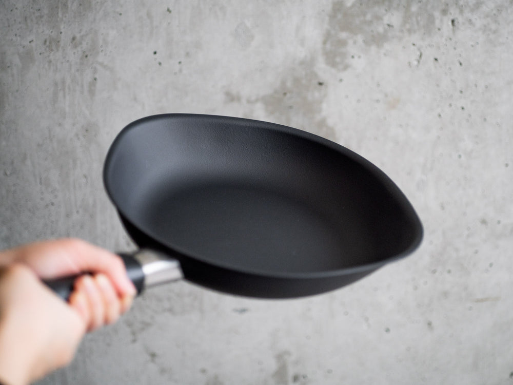 Sori Yanagi Magma Plate Iron Frying Pan – 25 cm