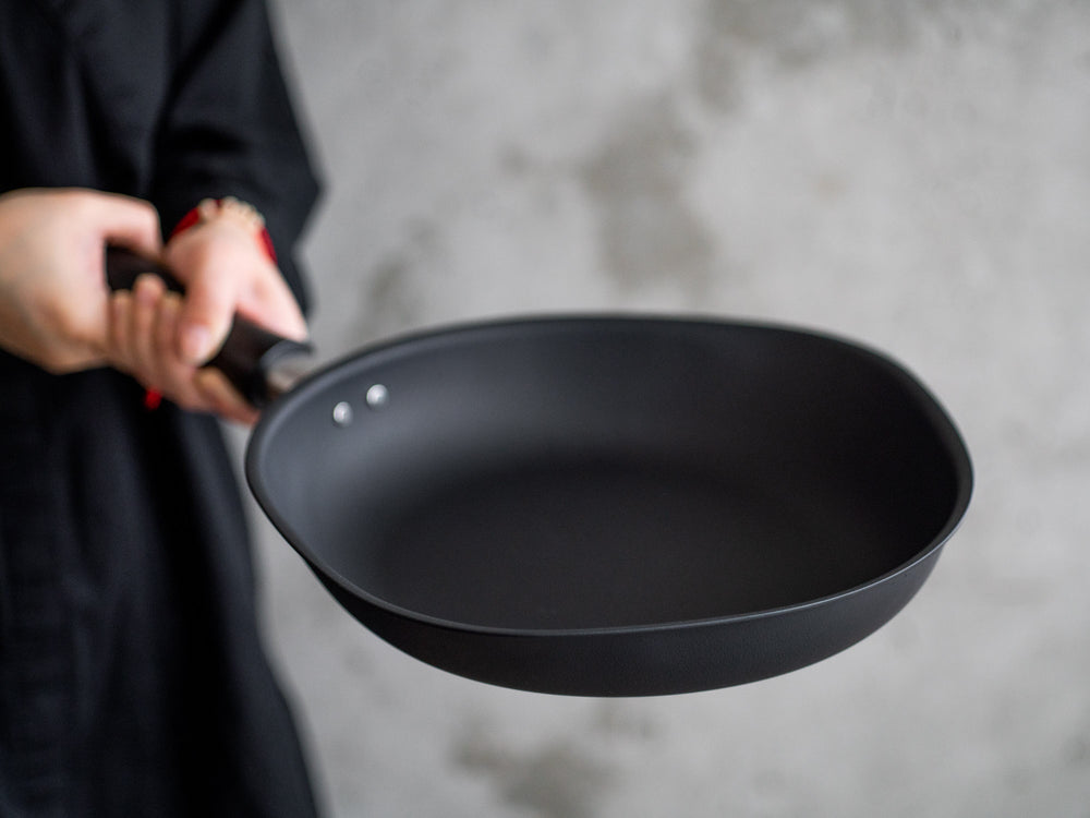 Sori Yanagi Magma Plate Iron Frying Pan – 25 cm