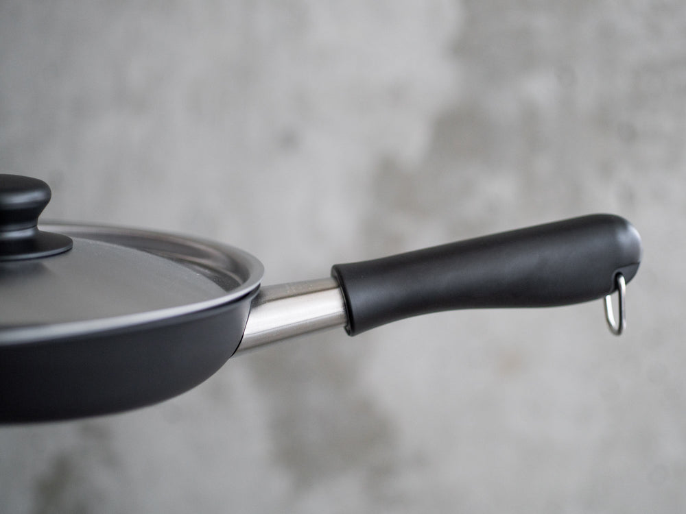 Sori Yanagi Magma Plate Iron Frying Pan – 25 cm