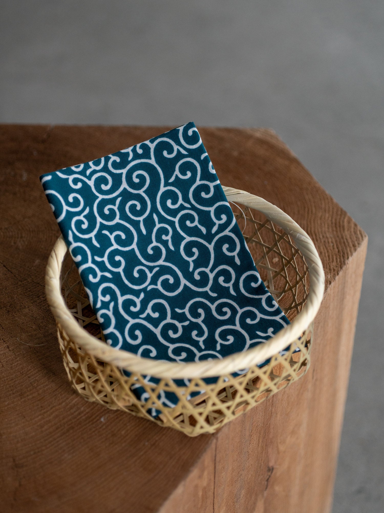 Tenugui – Karakusa Green