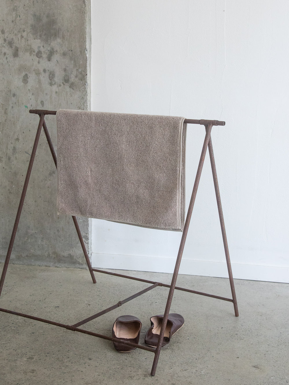 Paper Pile Bath Mat - Beige