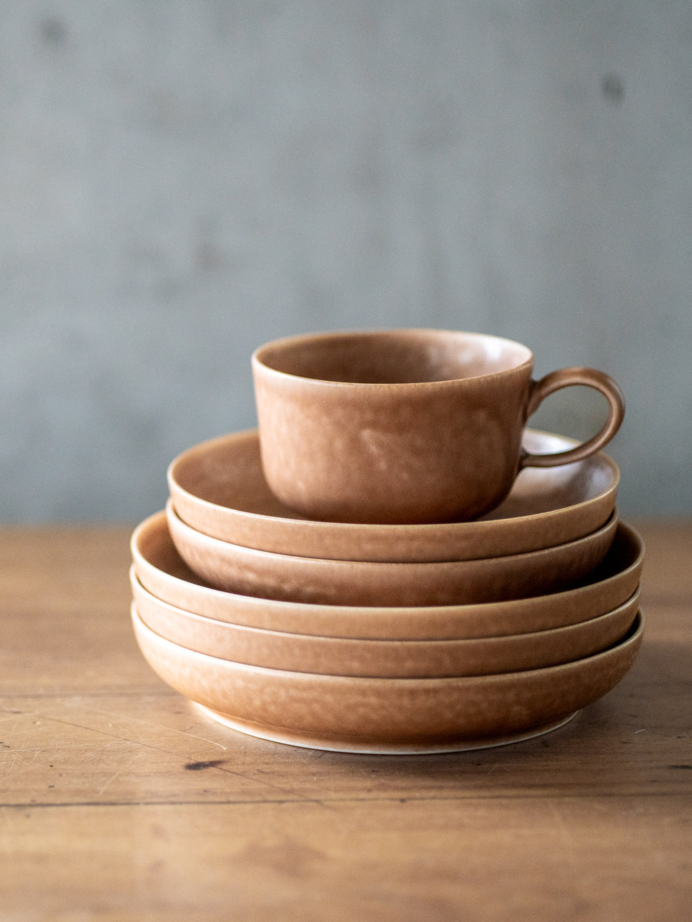 ReIRABO Round Plate – Warm Soil Brown