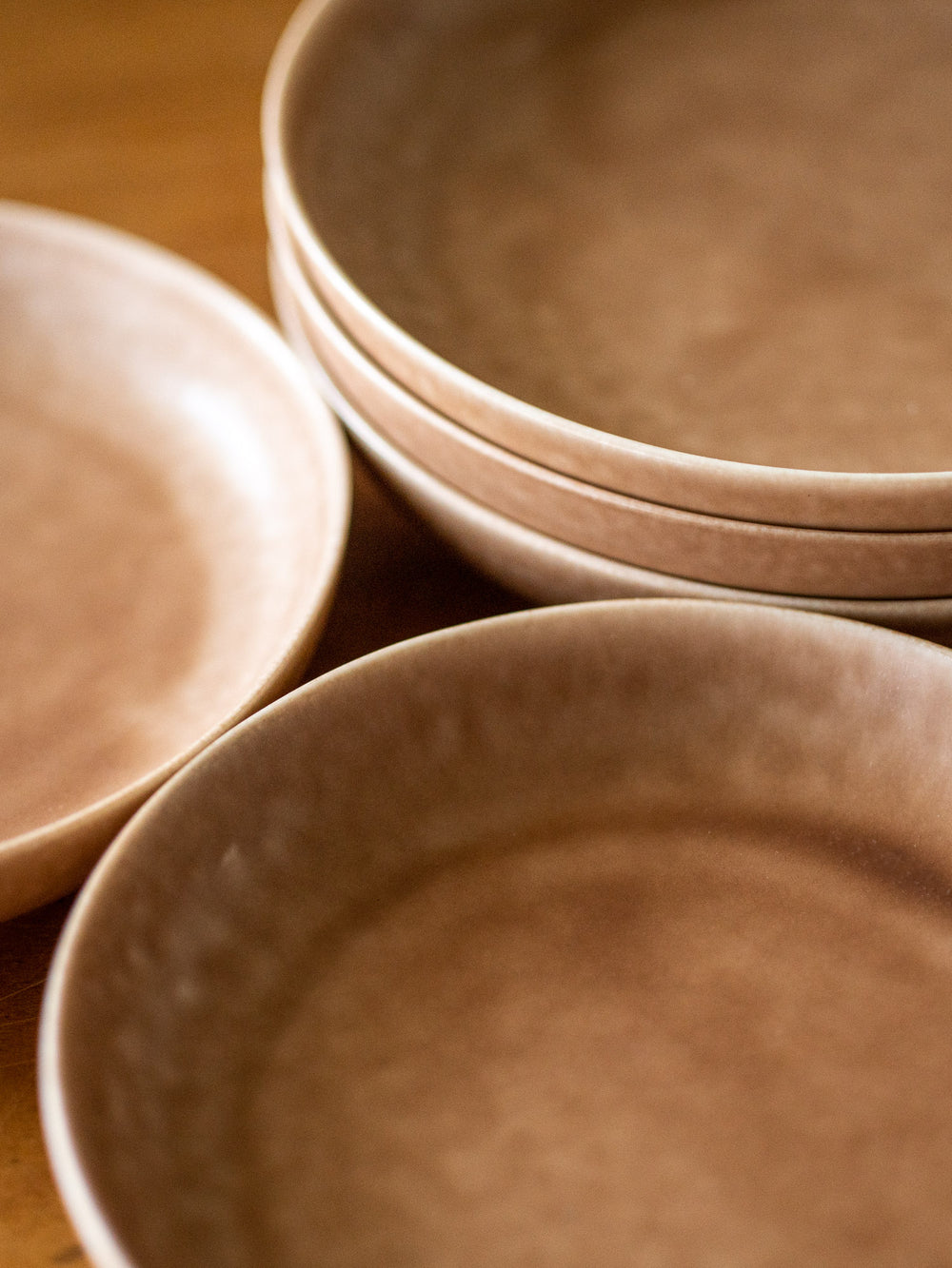 ReIRABO Round Plate – Warm Soil Brown