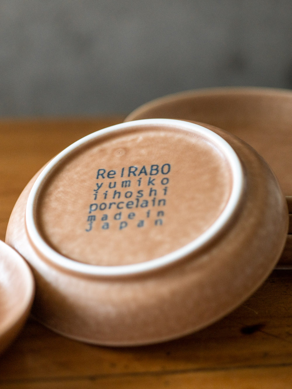 ReIRABO Round Plate – Warm Soil Brown