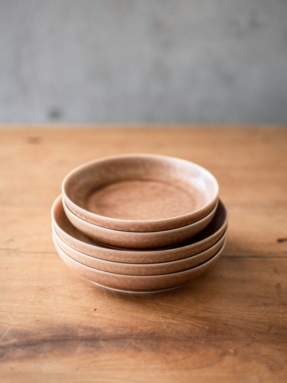 ReIRABO Round Plate – Warm Soil Brown