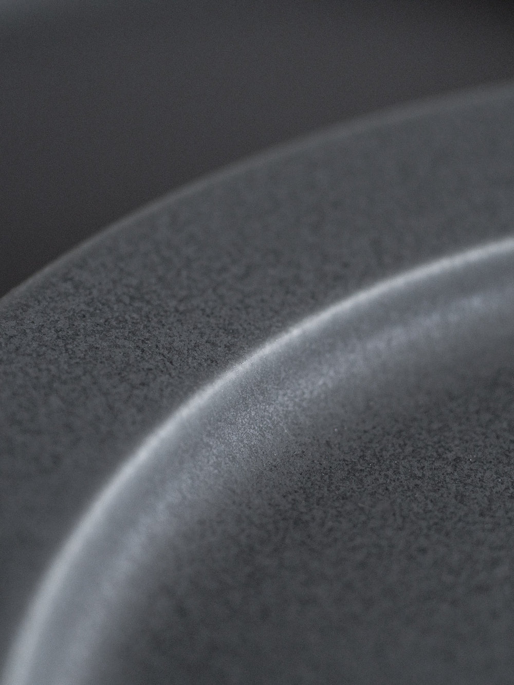 Unjour Plate – Rainy Grey