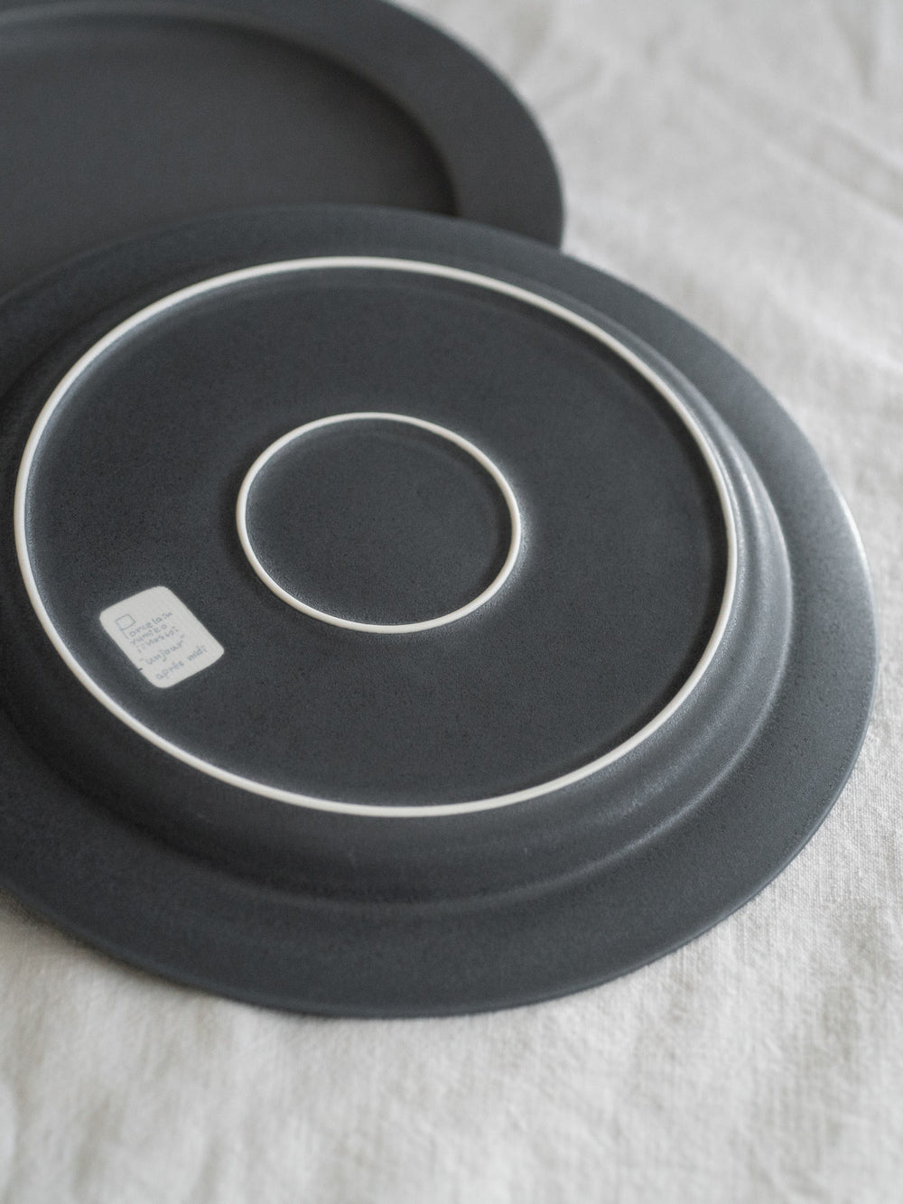 Unjour Plate – Rainy Grey