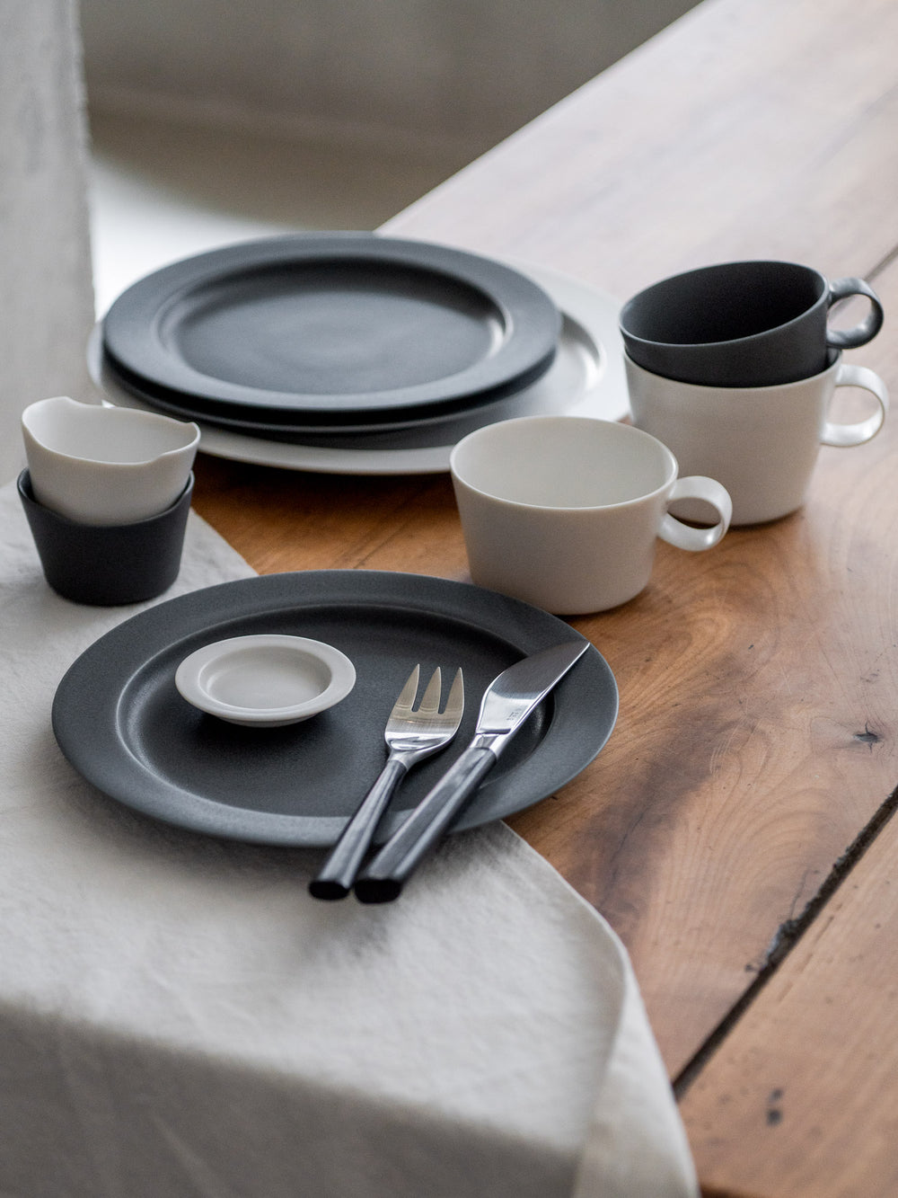 Unjour Plate – Rainy Grey