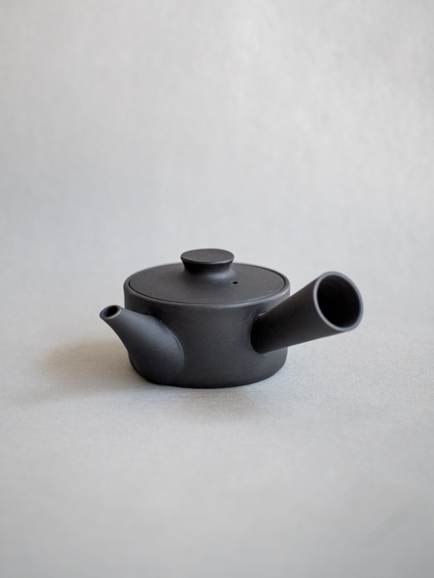 Kyu-su Teapot – Kuro