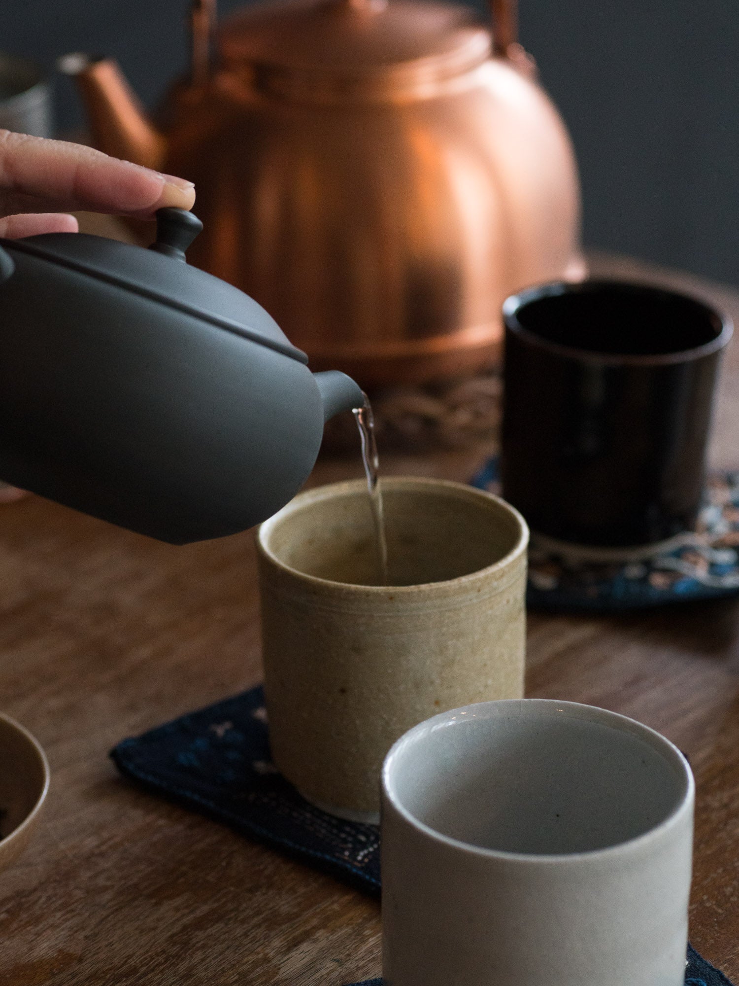 茶 KOU Oval Teapot with Side Handle