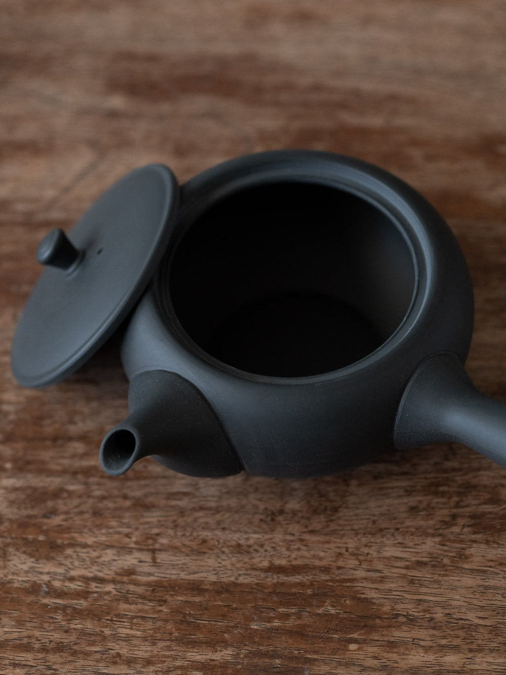 Oval Teapot with Side Handle