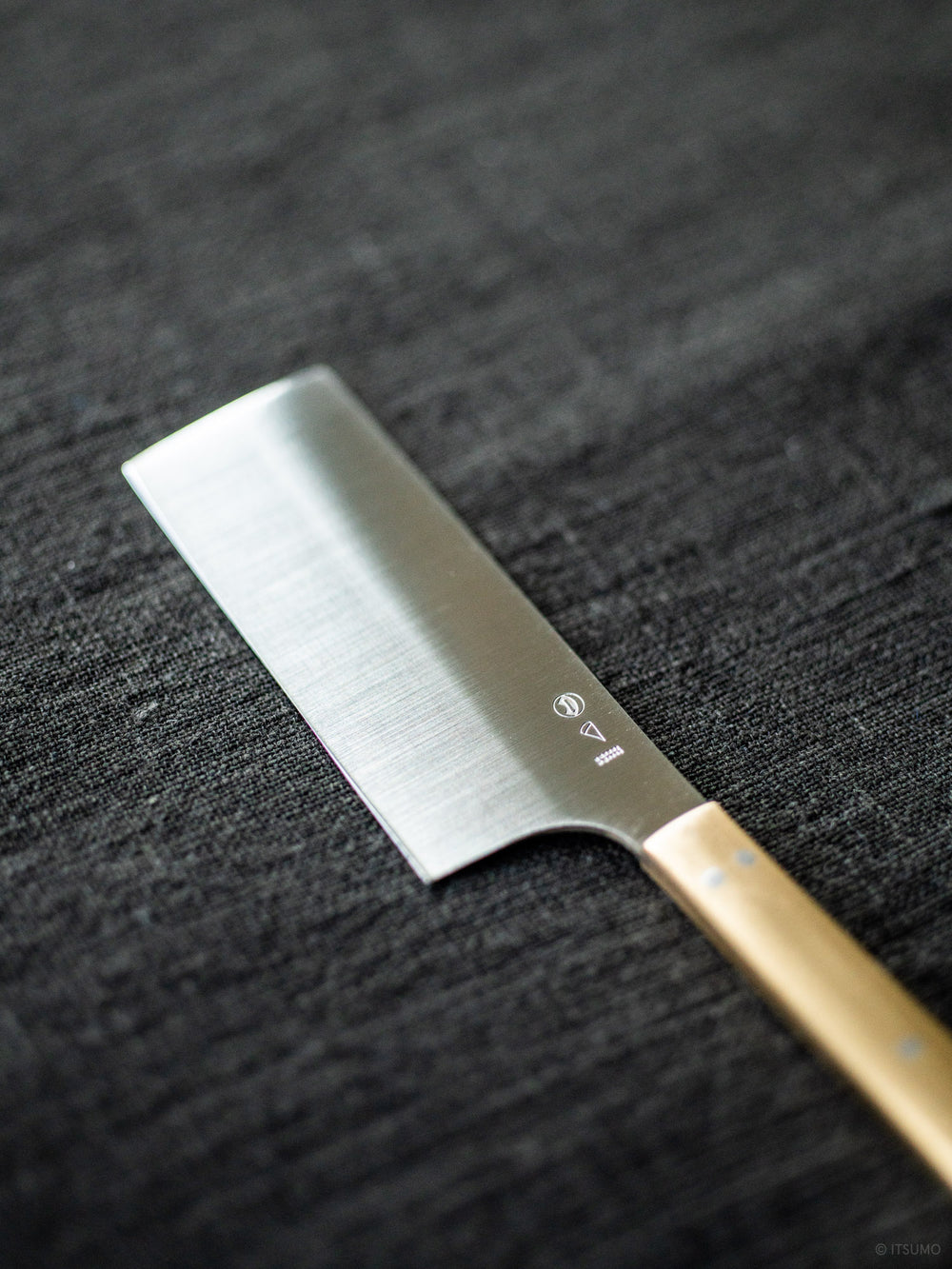 Close up of the double-edged blade on the Azmaya stainless steel cheese knife