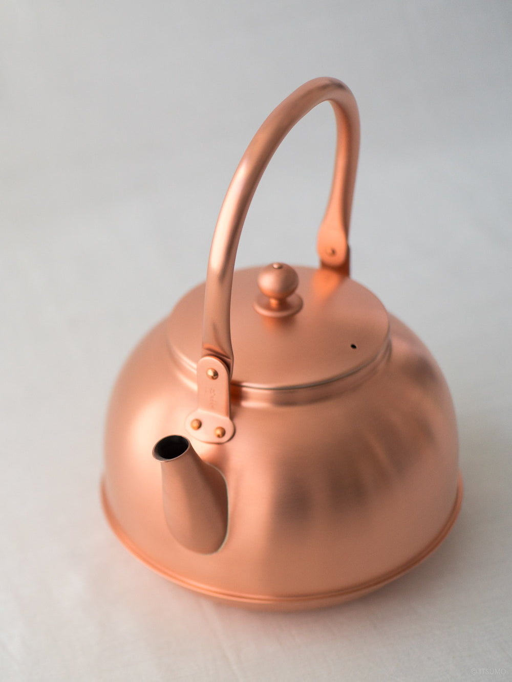 Azmaya 2L copper kettle with handle, handmade in Japan