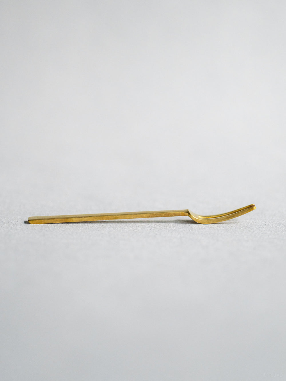 Side view of Azmaya hime brass cheese fork