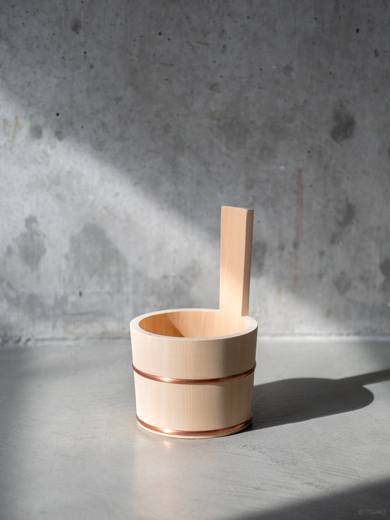 Japanese hinoki wood bath bucket with handle and copper trim