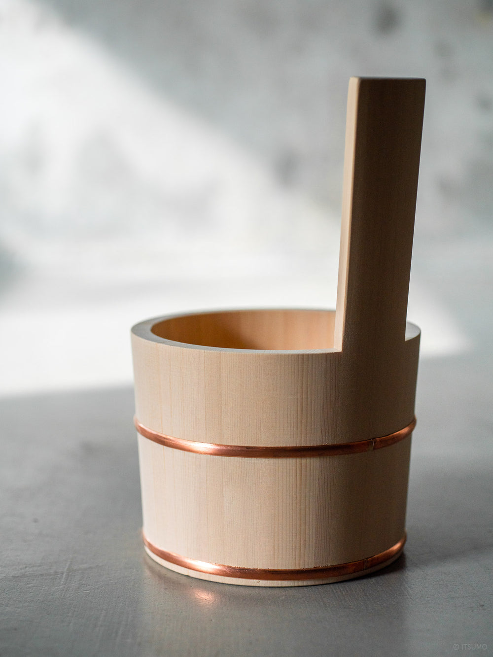 Azmaya Japanese hinoki wood bath bucket with a handle and copper trim