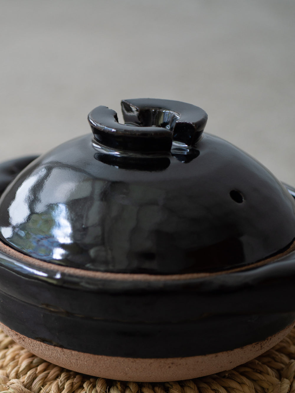 Iga Ofuku Donabe Pot - Kuroame