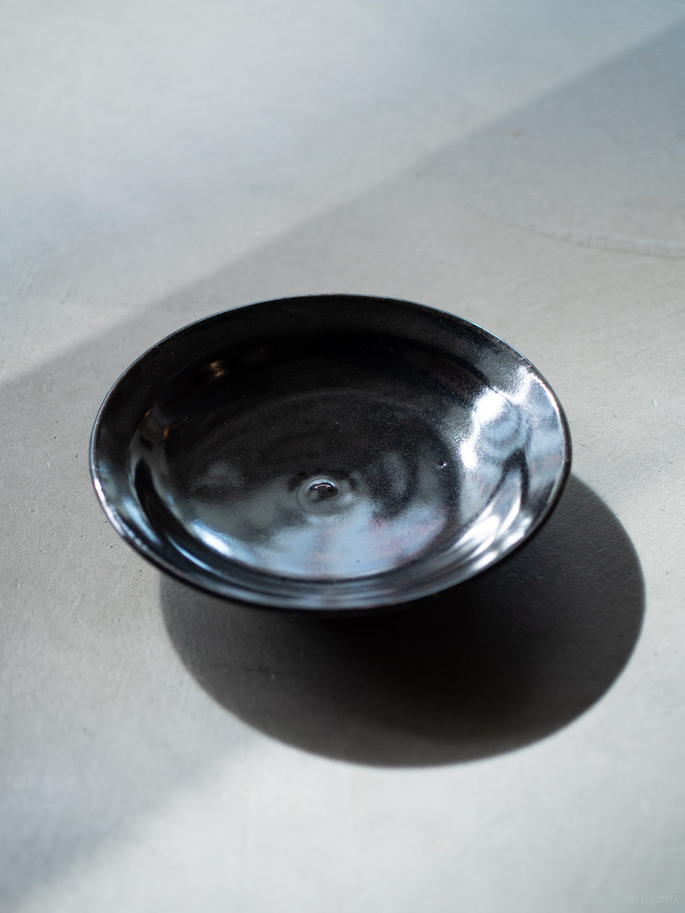 Azmaya Iga ware ceramic plate in Kuroame glaze